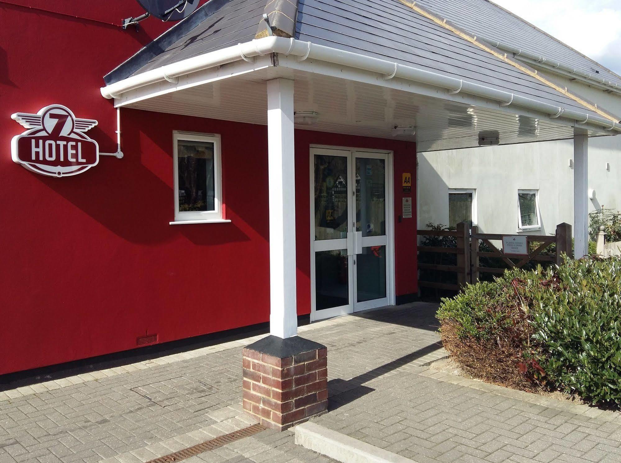 7Hotel Diner Halstead  Exterior photo